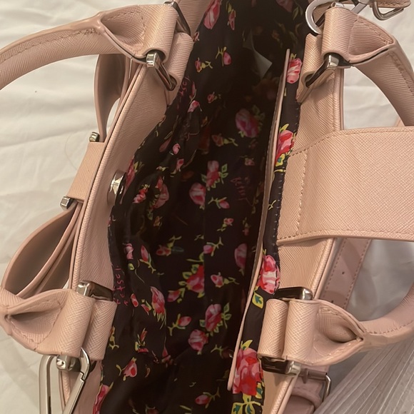 PINK BETSEY JOHNSON LARGE BOW BAG - Picture 2 of 2